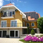 Napsugar Vendeghaz 아파트 블로톤퓌레드